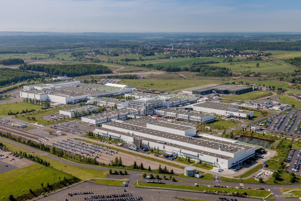 Luftbild smart Werk Hambach // smart Hambach plant, aerial view