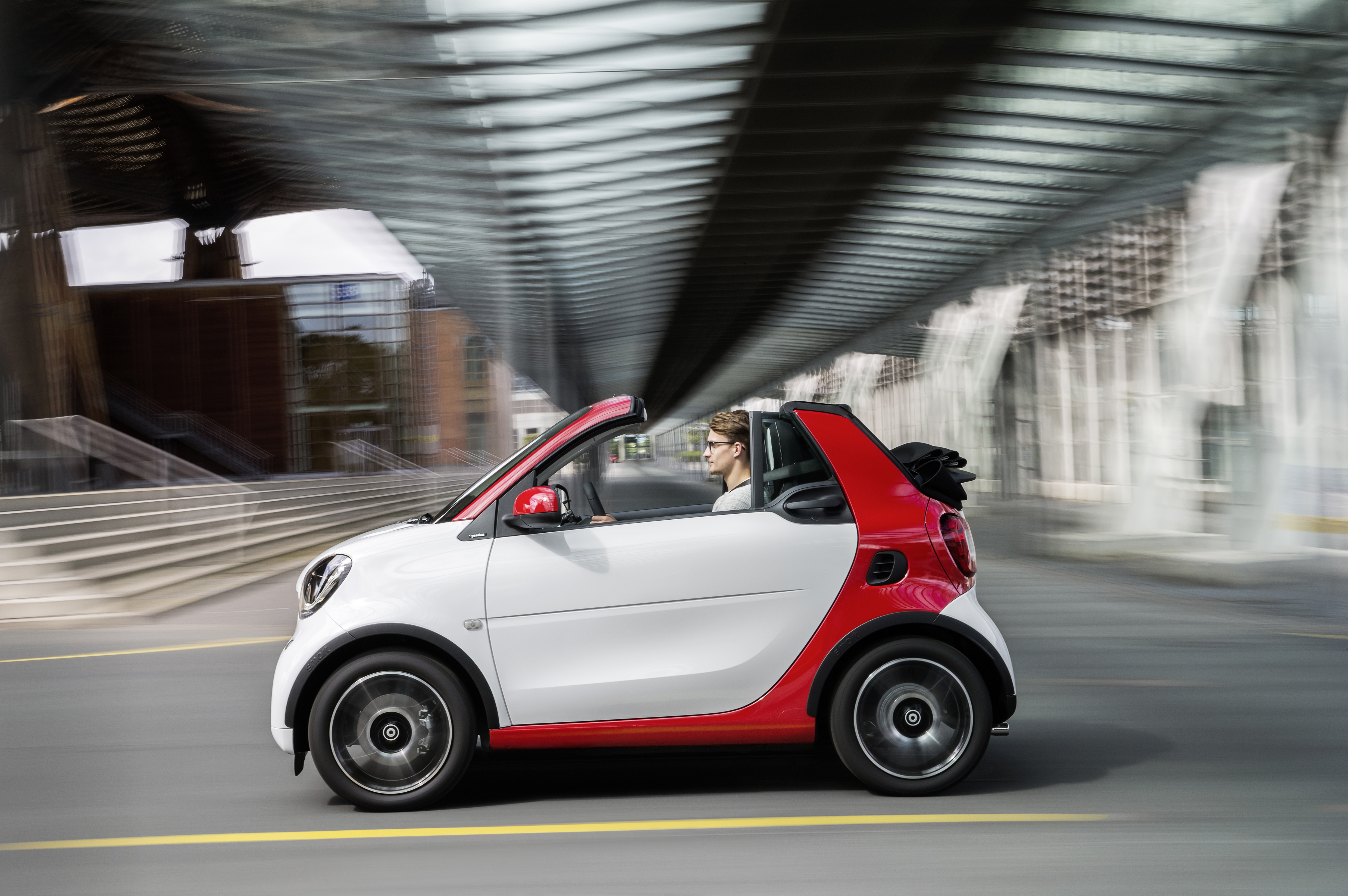 Двухместное авто. Smart Fortwo Cabrio. Mercedes Smart Fortwo. Смарт мобиль Мерседес. Smart Fortwo 2015.